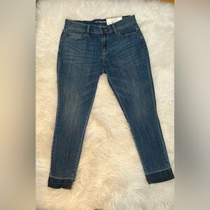 NWT Woman’s Boyfriend Skinny Jeans size 6